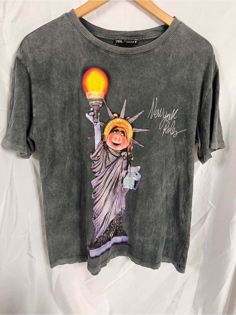Zara Gray Muppet Statue of Liberty Graphic Tee